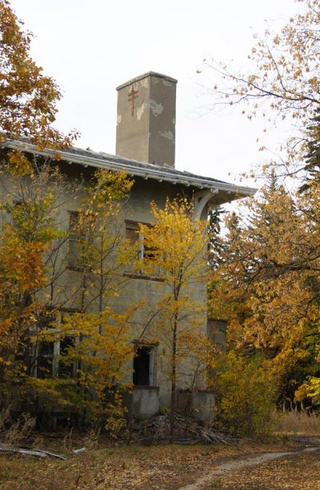 Illustration for article titled This abandoned sanatorium could be the real-life version of the one in American Horror Story